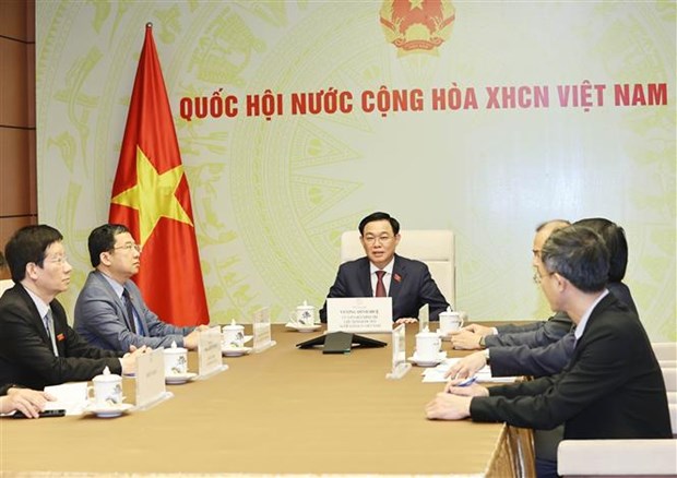 越南国会主席王廷惠与老挝国会主席赛宋蓬·丰威汉通电话